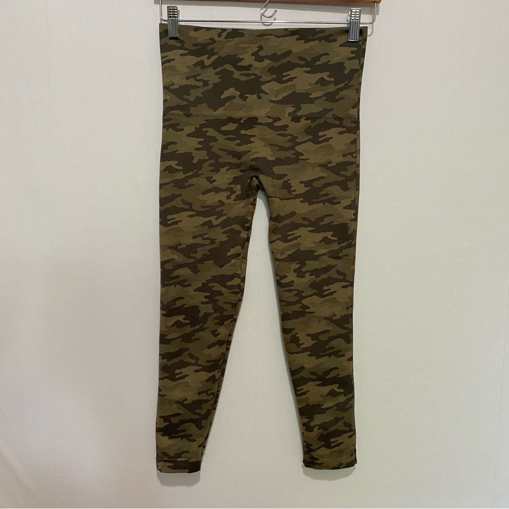 SPANX Look At Me Now Cropped‎ leggings Large Green Camo Stretch Seamless